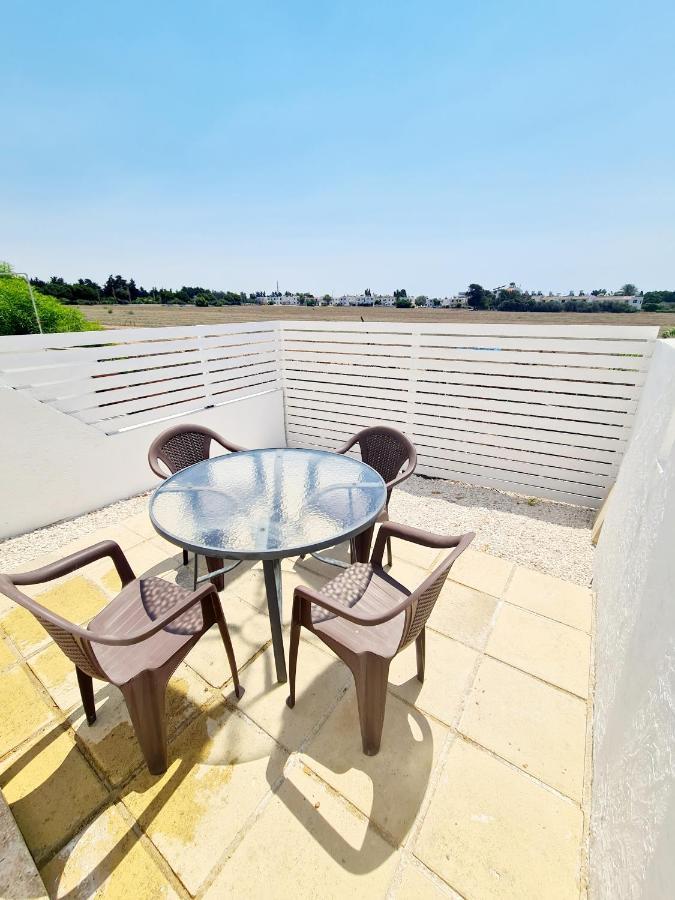 2 Bedroom Townhouse, Close To Paphos Harbour, Use Of Onsite Facilities エクステリア 写真
