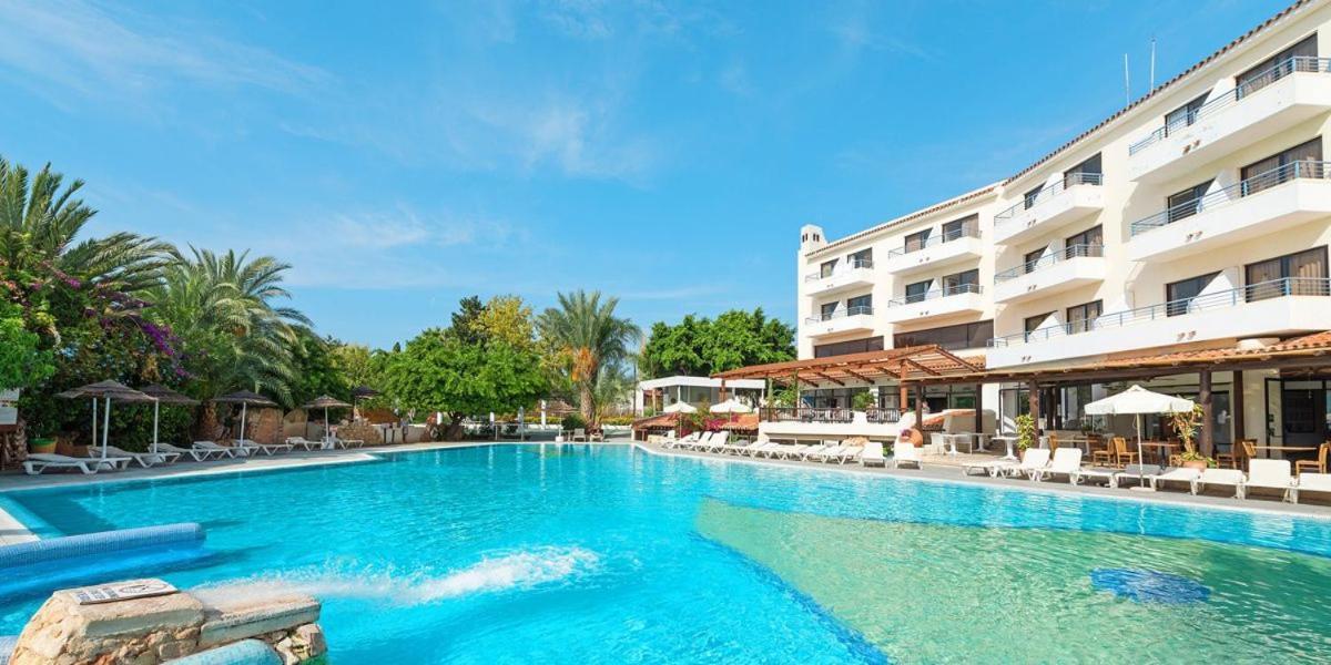 2 Bedroom Townhouse, Close To Paphos Harbour, Use Of Onsite Facilities エクステリア 写真